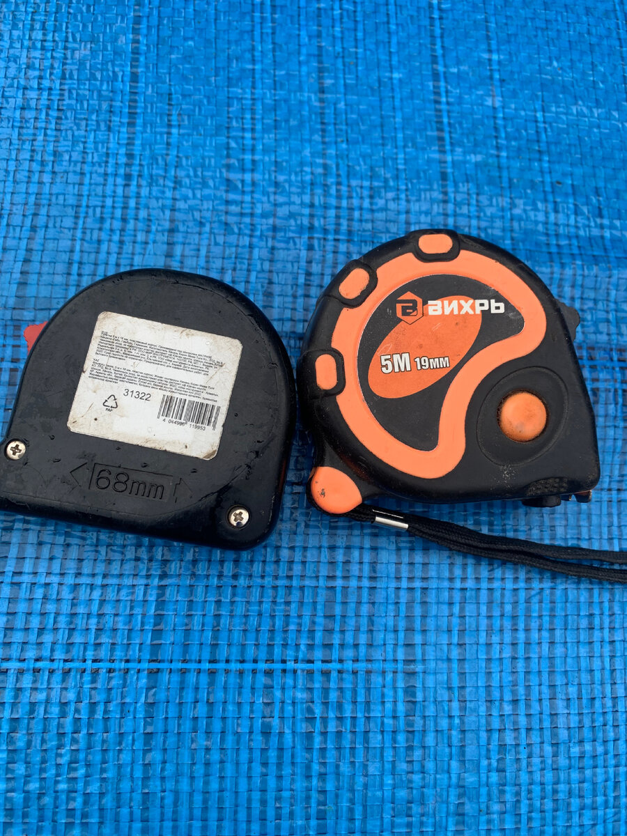 На черной с боку показано сколько длина корпуса (68мм)