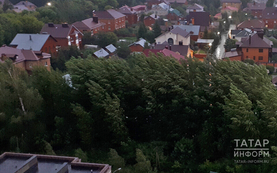 ​В Татарстане почти 12 тыс. человек остались без электричества в результате разгула стихии. Фото: © «Татар-информ»