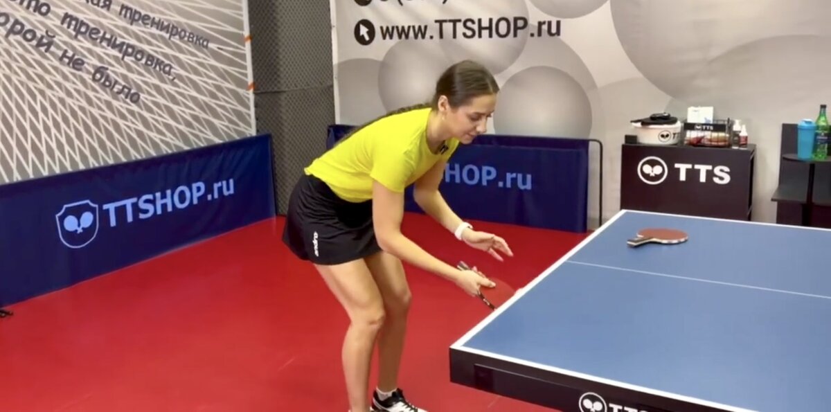 Подача веер в настольном теннисе