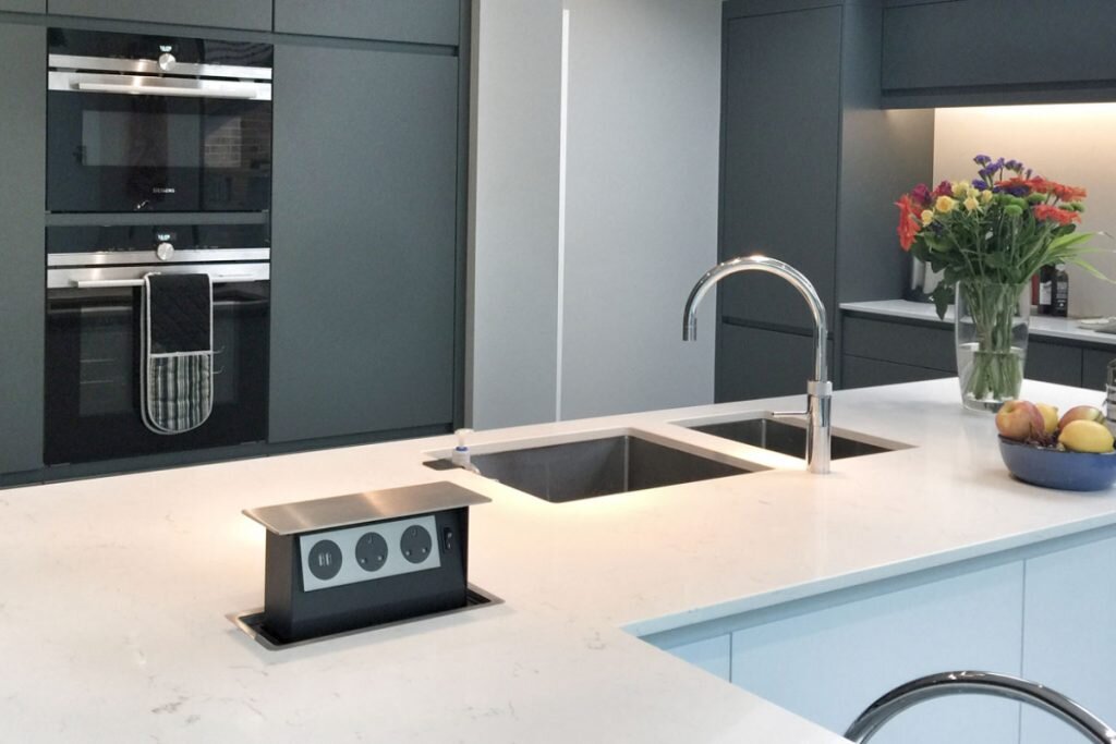 Скрытые розетки в интерьере