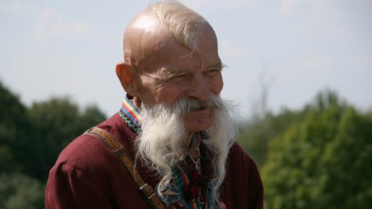 Шаровары запорожских казаков. Козак с чубом. Тарас бульба чуб. Чубы носили. Запорожский козак причёска.