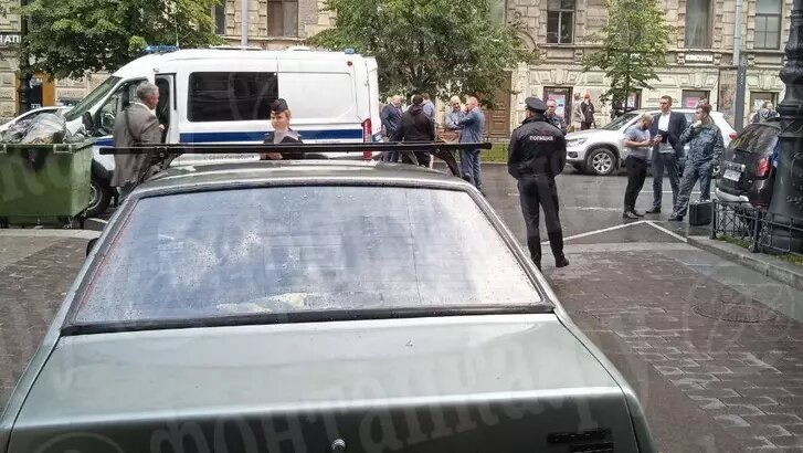     В России — эпидемия странных преступлений: за три дня: 30 июля — 1 августа совершено 15 поджогов военкоматов в разных регионах страны. Данные о новых атаках поступают каждые несколько часов. Во всех случаях поджигателями выступили люди, которых заподозрить в терроризме было невозможно.