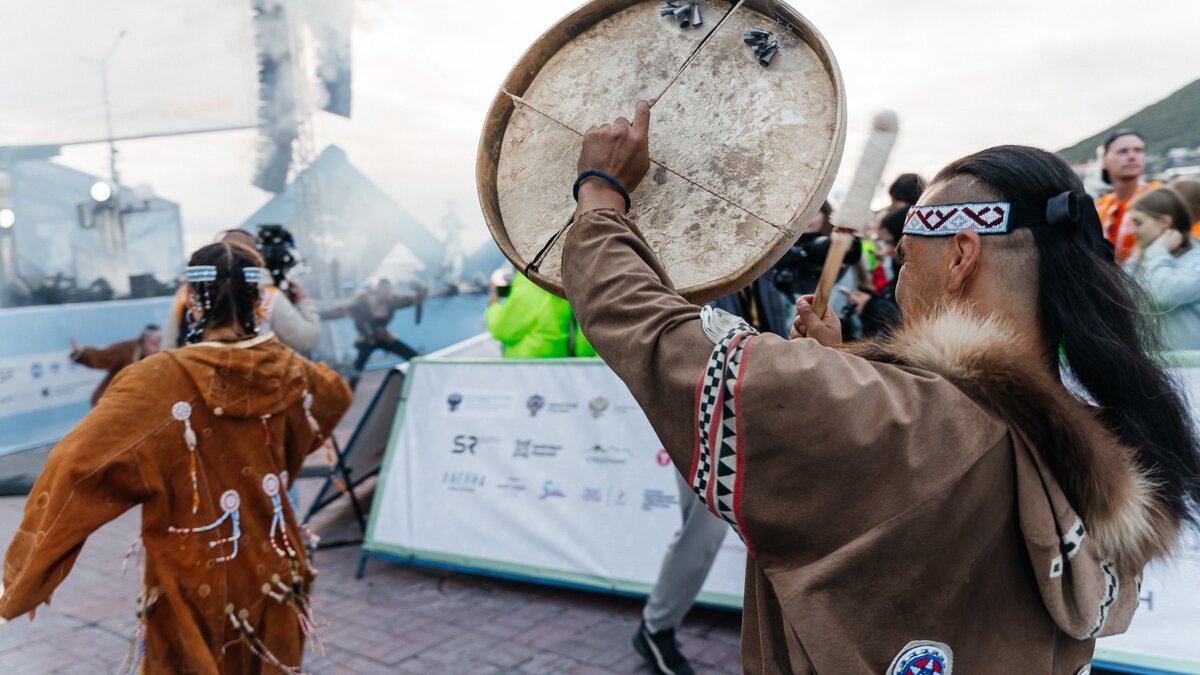     Вчера, 1 августа, в Петропавловске-Камчатском в торжественной обстановке — на главной площади города — прошло открытие Всероссийского молодёжного экологического форум «Экосистема. Заповедный край».