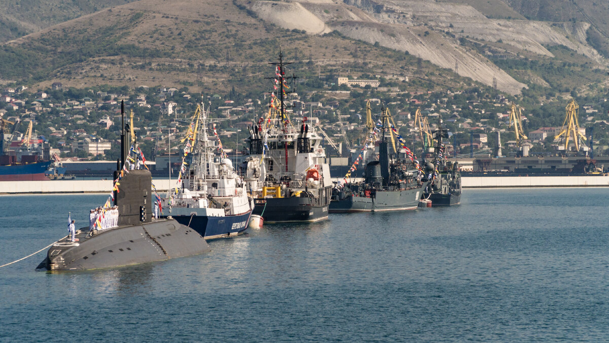 На базу ВМФ Новороссийска пытались прорваться два морских 