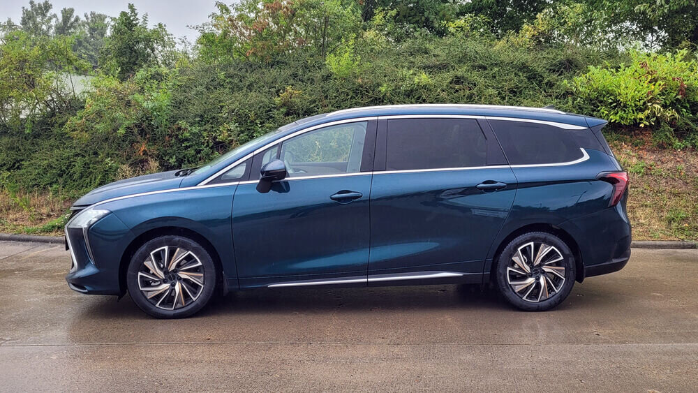 Dongfeng Forthing 4 U Tour