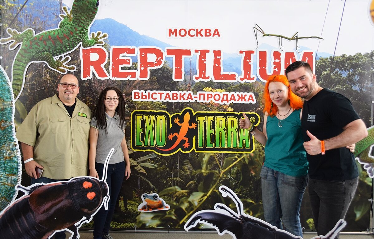 А вот и я: в очках и с дредами. Меня зовут Ира, приятно познакомиться :) 