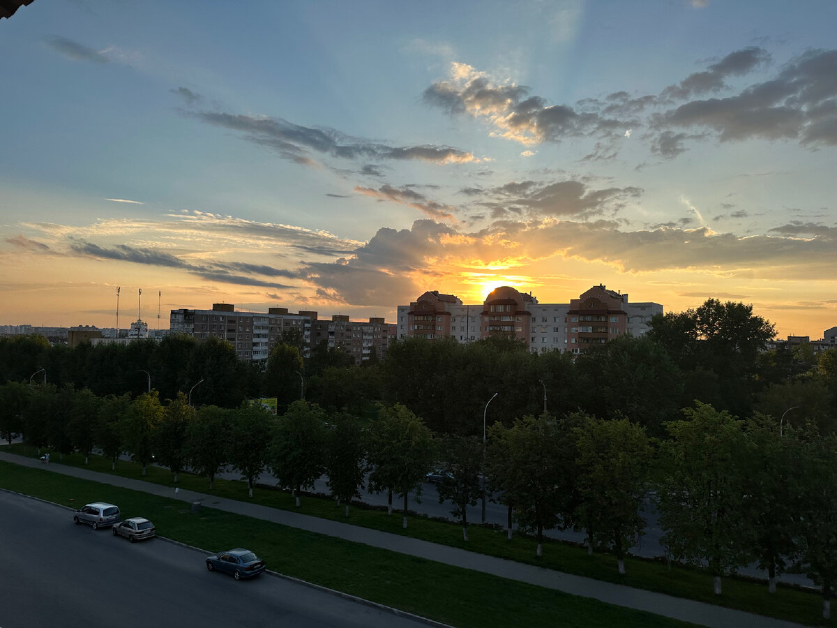 Фото заката за окном 