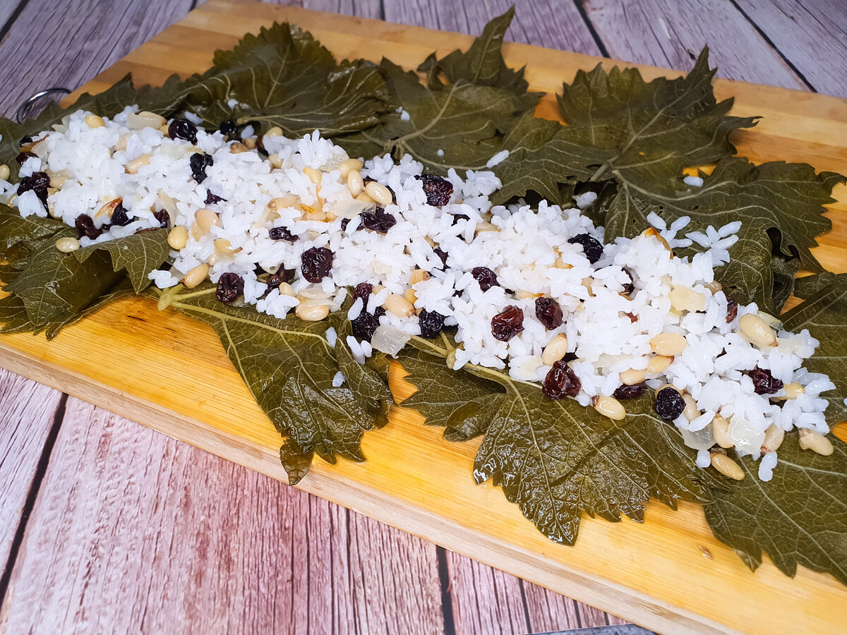 Пирог из долмы с рисом, изюмом и орехами. Для тех, кто любит вкусно поесть  и удивить гостей | Tasty Space | Дзен