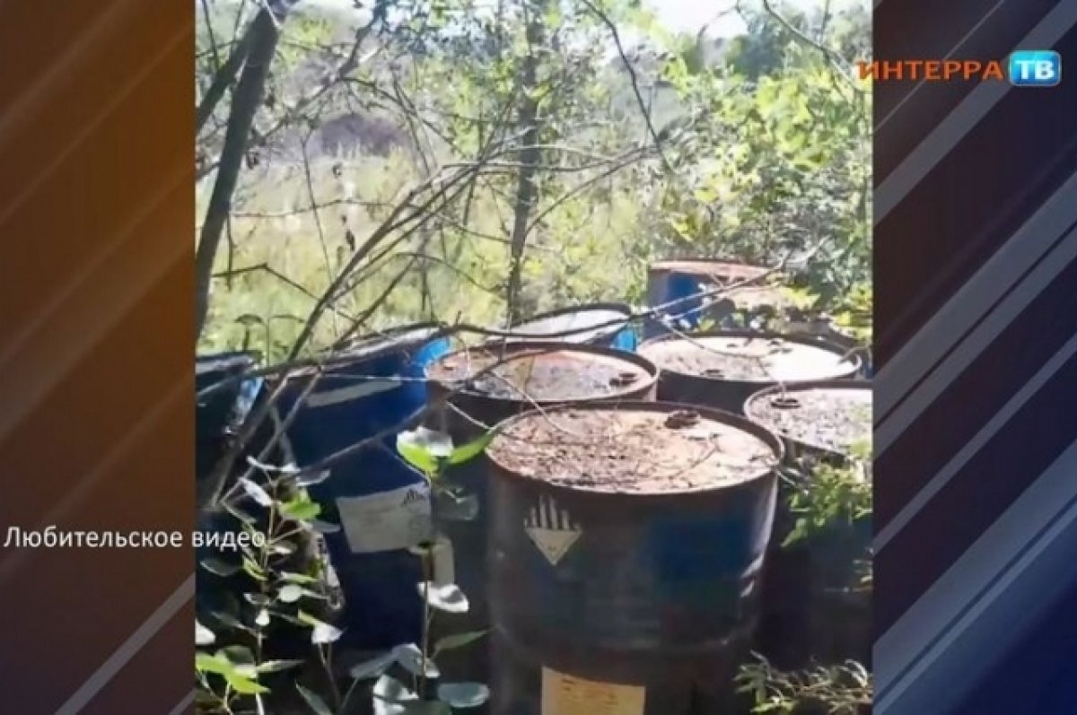    Жители Первоуральска нашли в лесу бочки с вытекающими отходами
