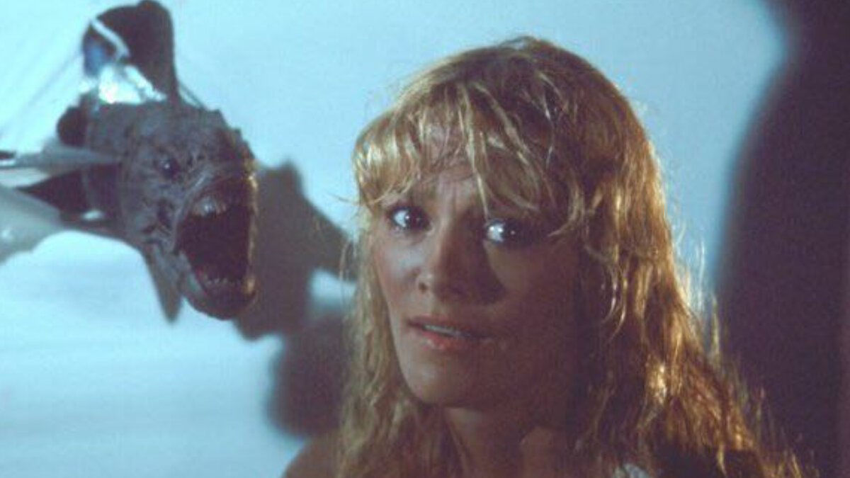 Кадр из фильма "Пиранья 2: Нерест"