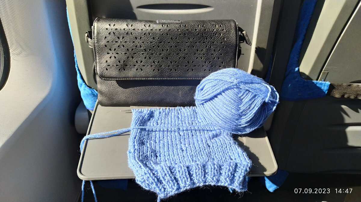 Вязание спицами. Начало процесса. Работа и фотография автора 