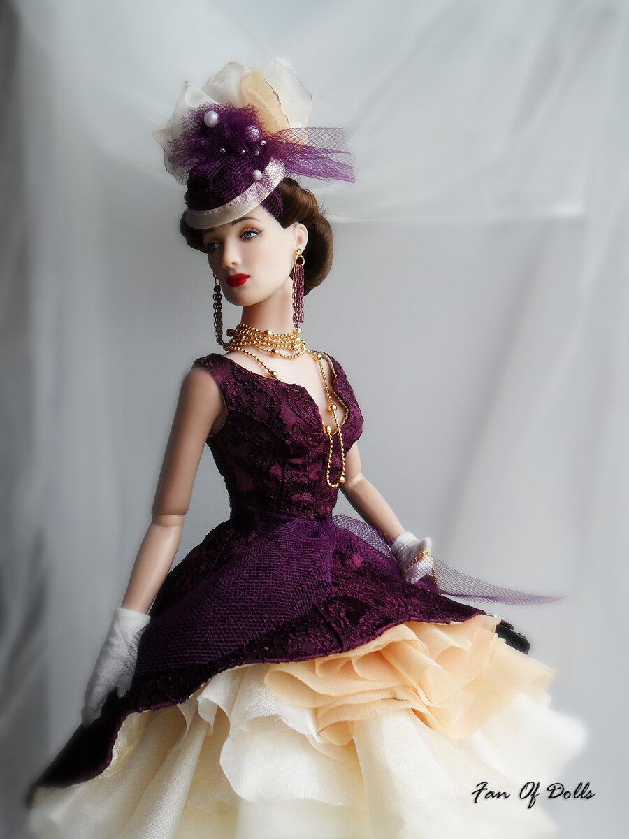 Верх платья - обрезки у портнихи, каскадная юбка из шторных тканей.