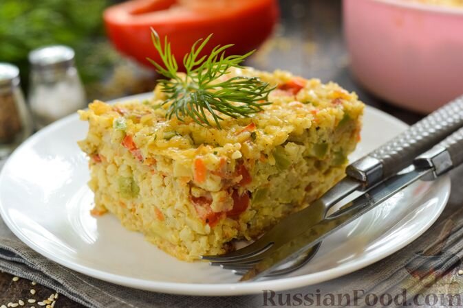 булгур, кабачки, морковь, перец болгарский красный, лук репчатый, сыр твёрдый, яйца, молоко, соль, перец чёрный молотый, травы сухие итальянские, паприка молотая, масло растительное