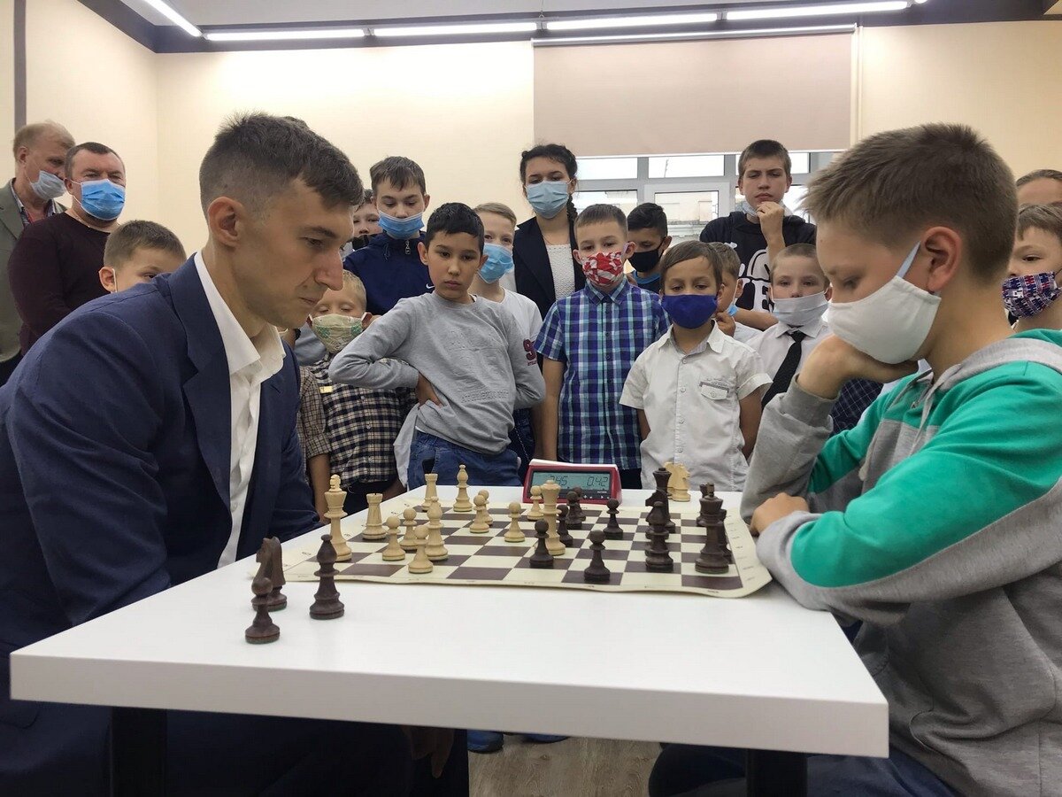 Значимое для шахматного мира Чувашии событие состоялось 14 августа 2020 года в Чебоксарах. «Шахматная школа Сергея Карякина», а точнее один из ее филиалов, открылась на базе Чувашского государственного педагогического университета им. И.Я. Яковлева. 