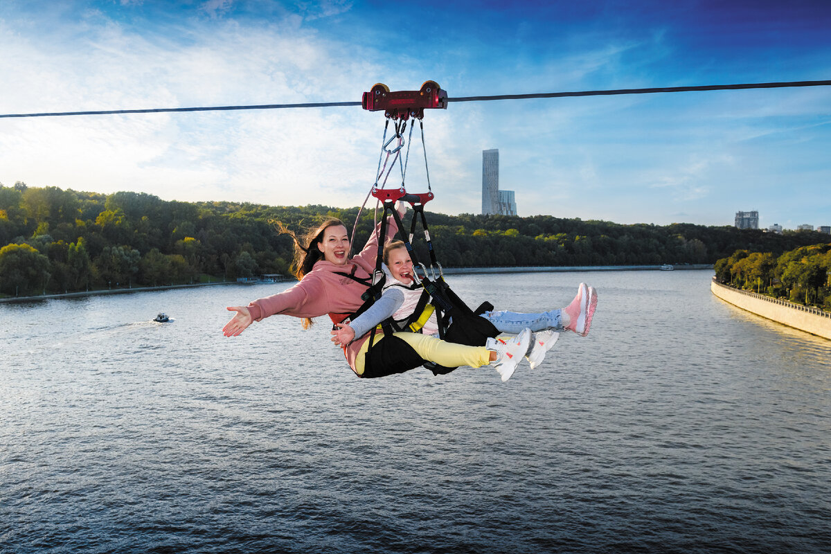 Тарзанка воробьевы горы. Воробьёвы горы зиплайн. Zipline Воробьевы горы. Воробьёвы горы тарзанка. Скайпарк Сочи зиплайн.