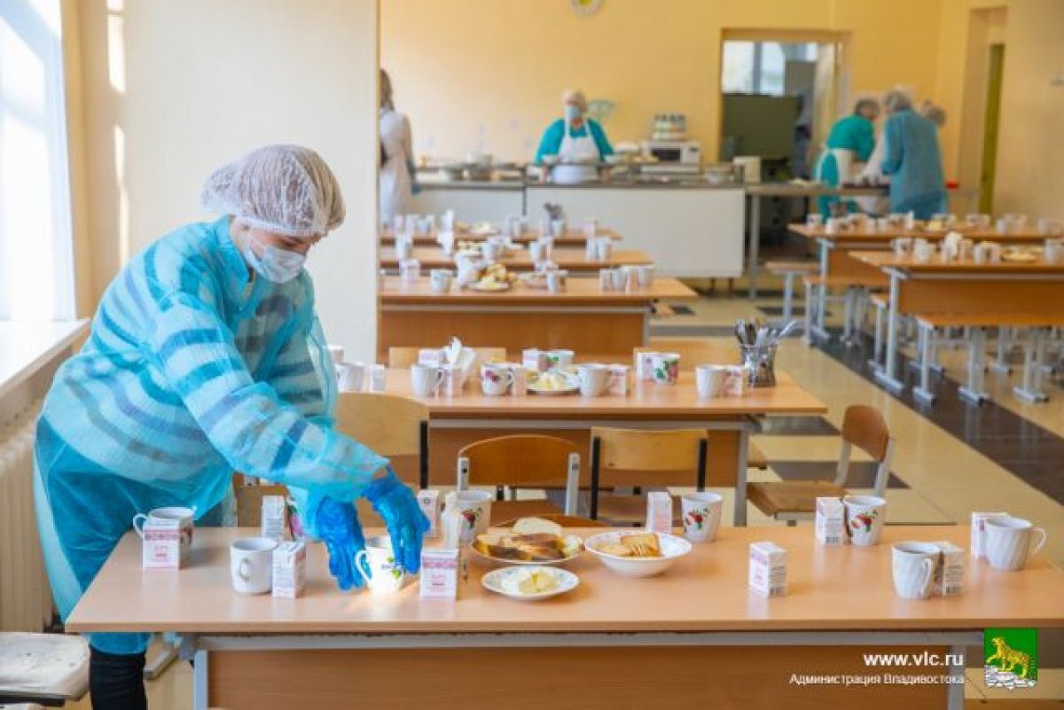    Мэрия Махачкалы не оплатила аренду школьной столовой накануне учебного года