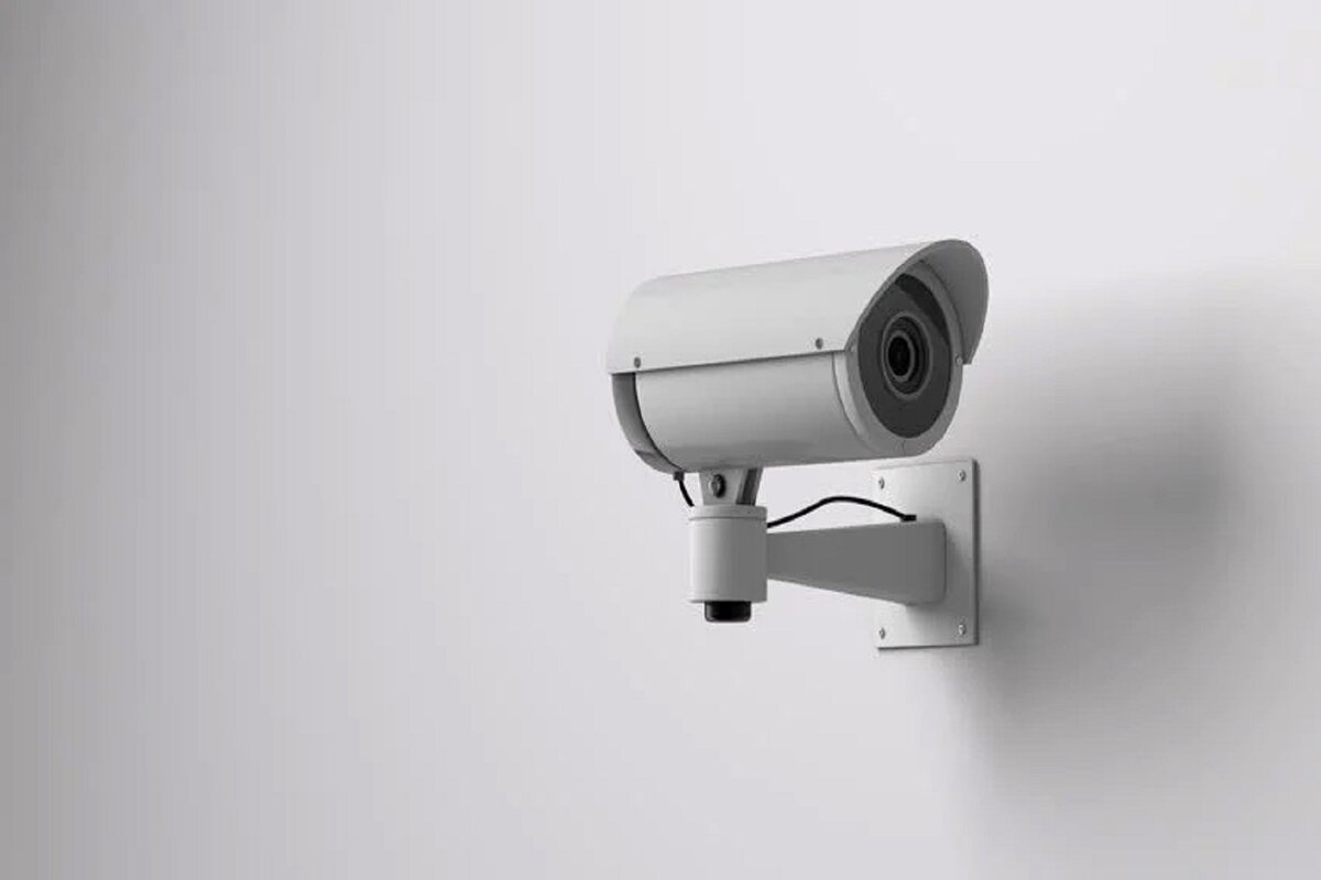 Cctv что это. Красивая камера видеонаблюдения. Черно белая камера видеонаблюдения. Три камеры видеонаблюдения. Камера видеонаблюдения на белом фоне.