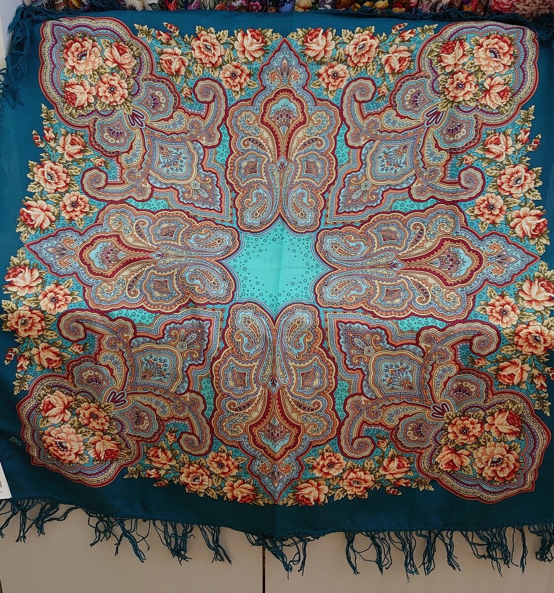 Павловопосадский платок Камаринская в 12 колорите. Фото автора