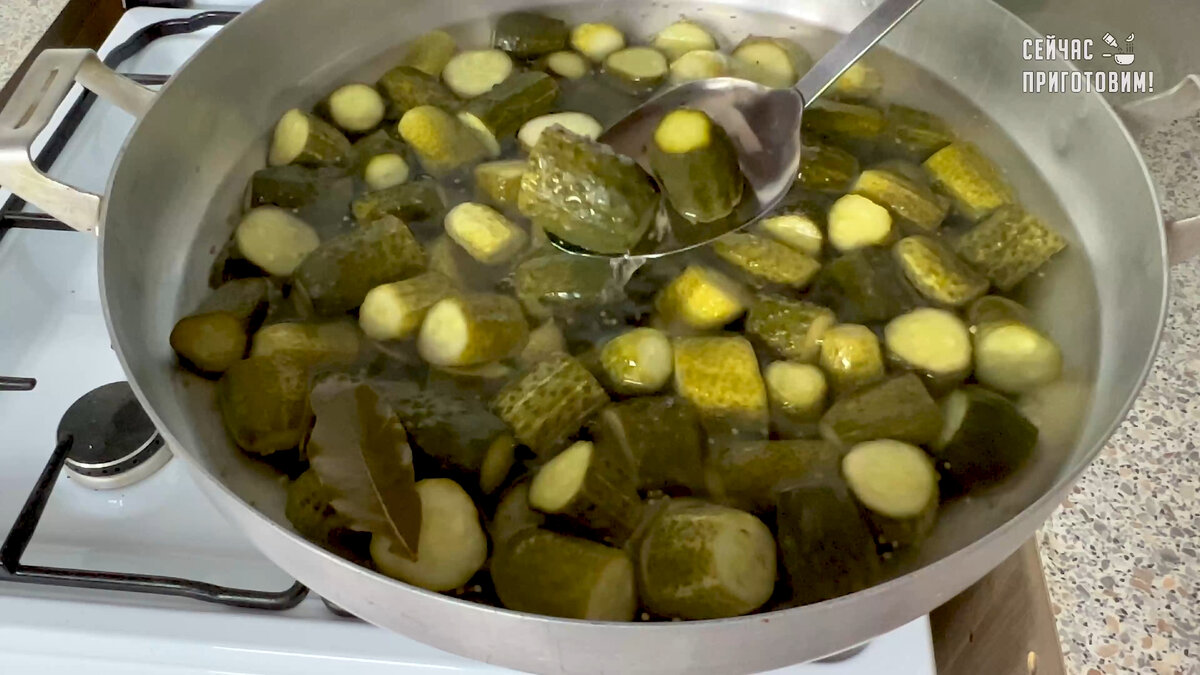 Огурцы по фински на зиму вкусный рецепт. Огурцы по фински. Огурцы по-фински на зиму. Огурчики по фински. Маринованные огурцы по фински на зиму.