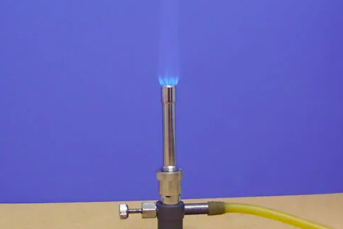     Непростая история: кто изобрел горелку Бунзена