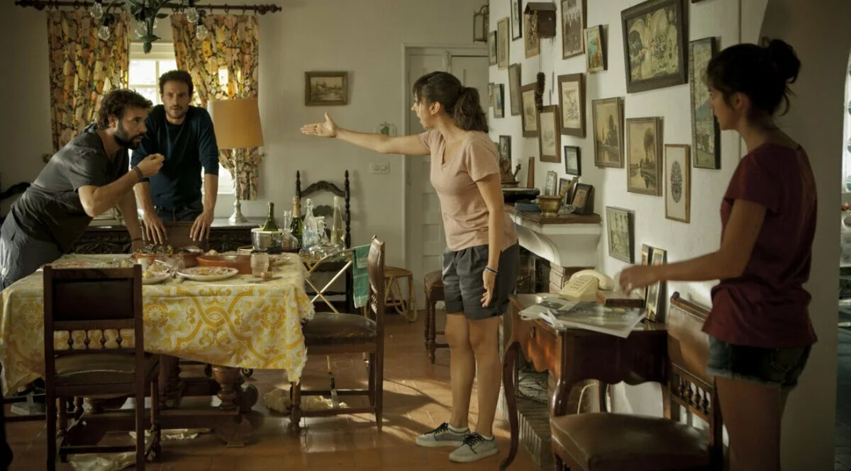 Кадр из фильма "Конец света" (2012)