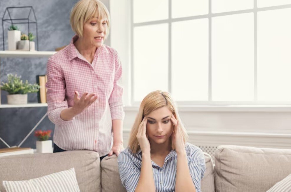 Я никогда не мечтала выйти замуж. Мама всегда говорила: "Учись хорошо, поступи в институт, получи достойную профессию. А муж сам найдётся". Я так и сделала.-3