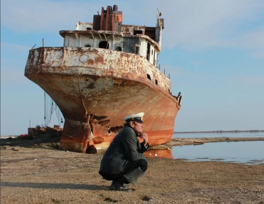 Всё последнее время у нас только качали, добывали, продавали, богатели, как подорванные… Но сколько верёвочке не виться - конец приходит.
