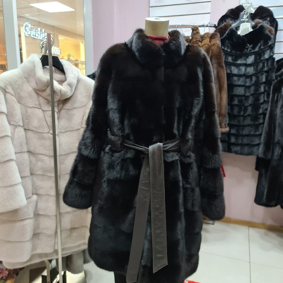 продать шубу https://wa.me/+79685151908