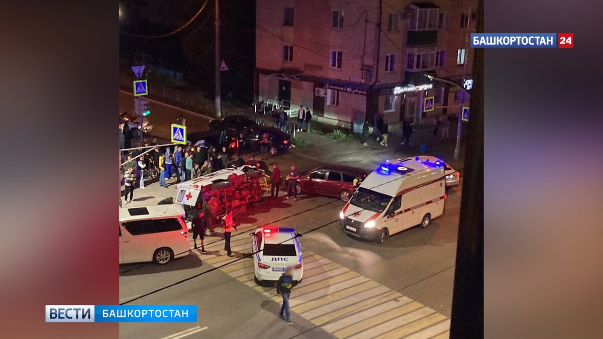    В башкирском Кумертау автомобиль скорой помощи, направляющийся на место аварии, попал в ДТП