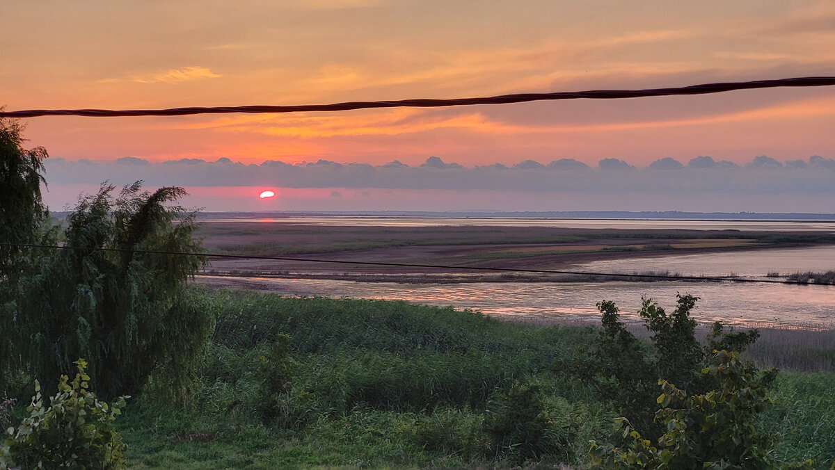 Вид на вечерний Витязевский лиман 