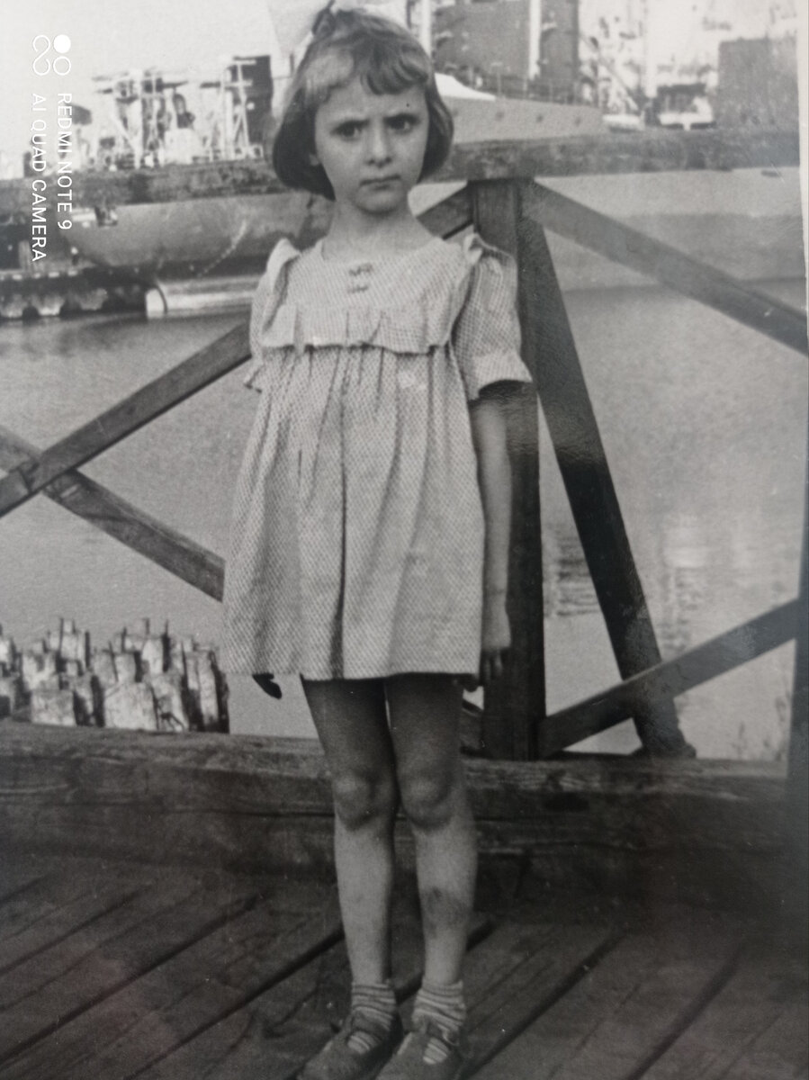 Серьёзная девочка,6 лет