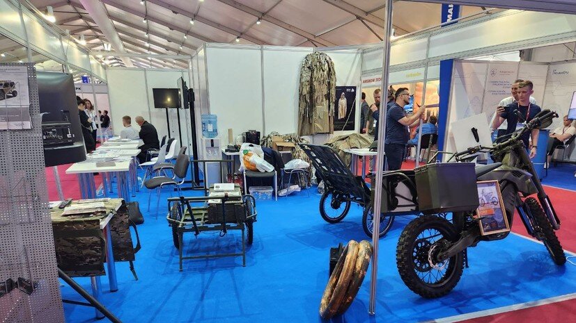    Эвакуационная тележка и электробайк Андрея Филатова на форуме «Армия-2023»  Репортер Filatov