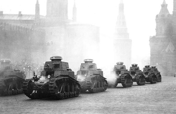 Танки МС-1 на Красной площади. 7 ноября 1930 года