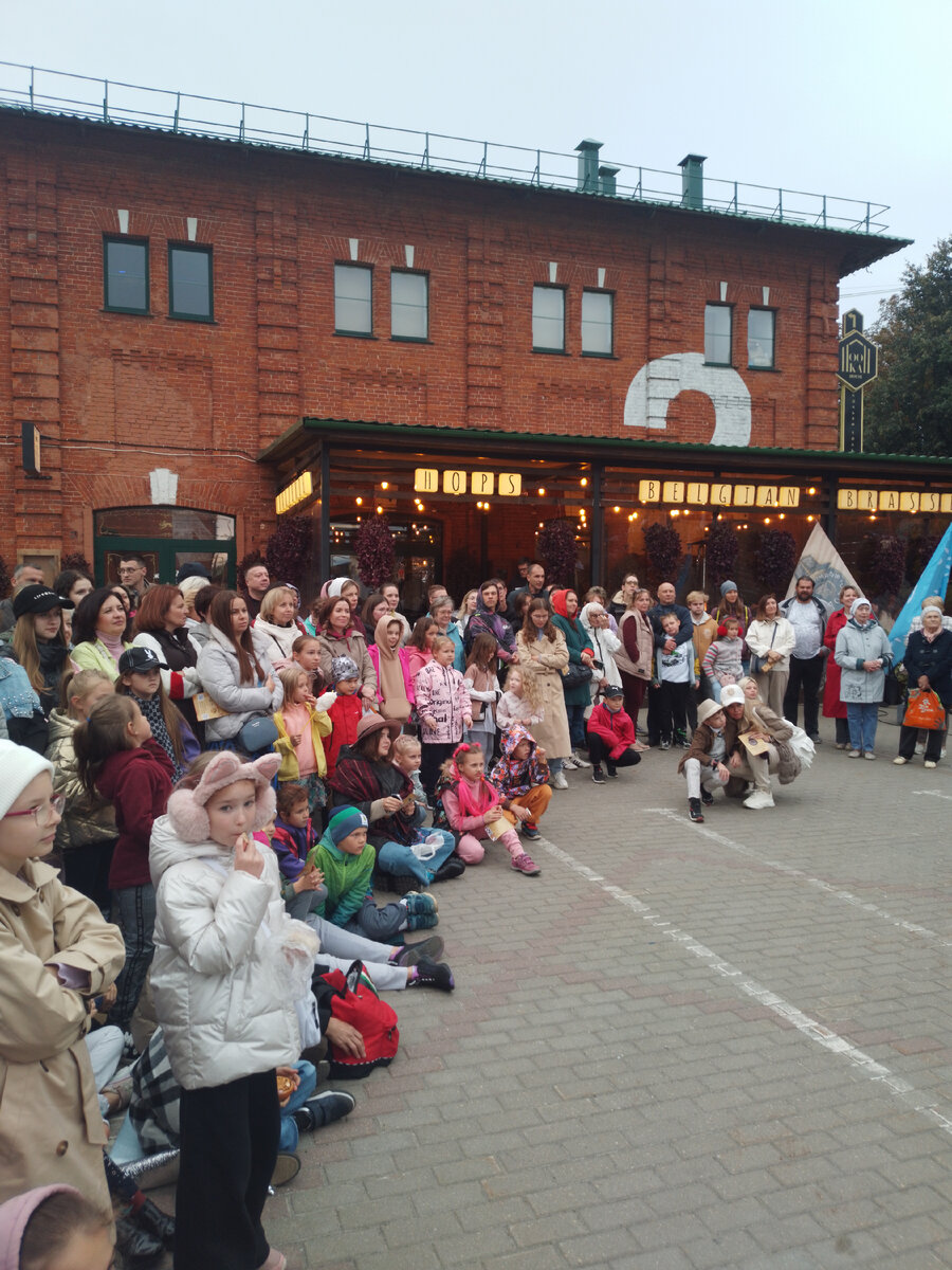 Нашему городу -877, но он  как всегда молод, красив, хорош собой, да ещё в в полном расцвете сил, радует своих жителей и гостей, историческими  памятниками, итересными музеями, замечательными...-69