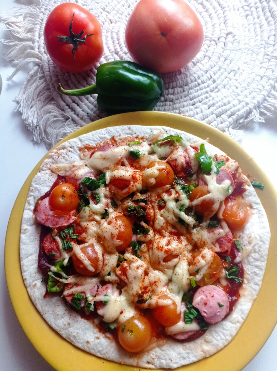 Пицца с сосисками