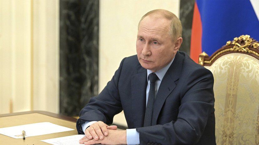   globallookpress.com Kremlin Pool