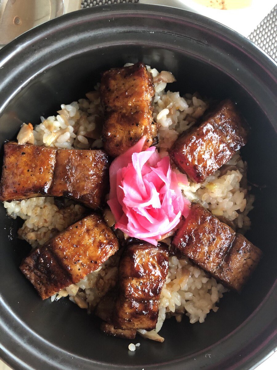 Рис с угрем в гостинице "Пхеньян" - одно из моих любимых блюд в Северной Корее (фото из личного архива)