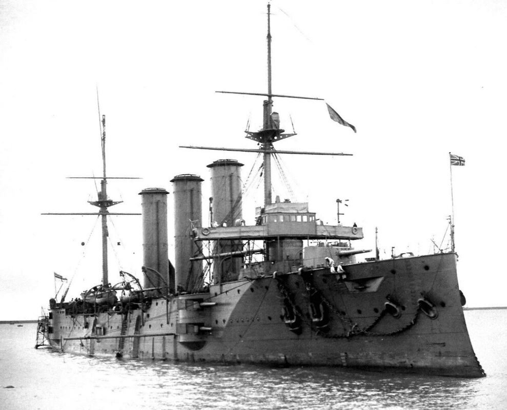 Британский крейсер HMS Monmouth