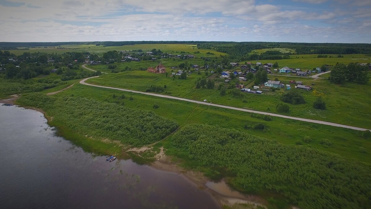 Село Княжпогост на берегу Выми