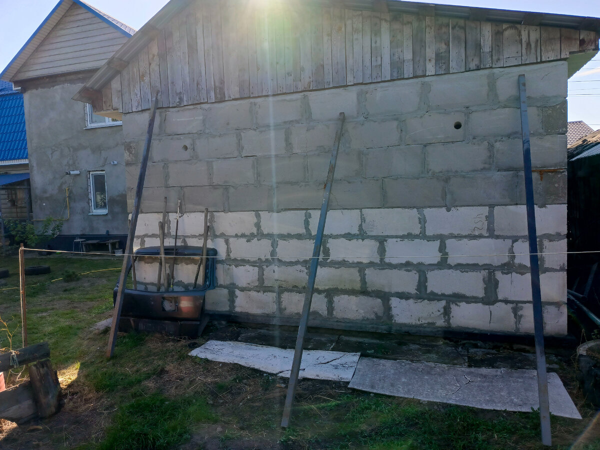 Три металлических