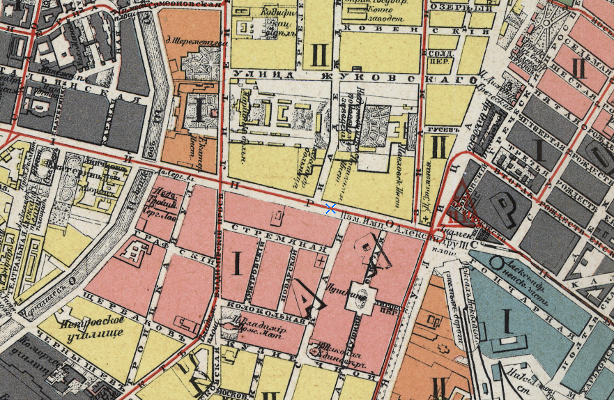 Крестиком в середине картинки помечено место излома планируемой изначально улицы (на юге - улица Марата, на севере - улица Маяковского)
