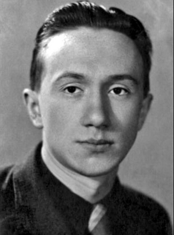  Алексей Смирнов до войны.
artyushenkooleg.ru