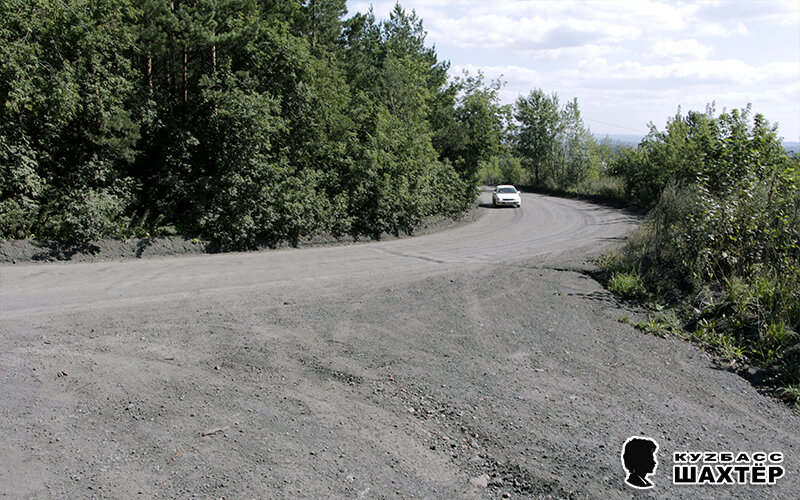Фото автора. Дорога, ведущая на отвал. 2014 г. В былые времена она выглядела иначе.