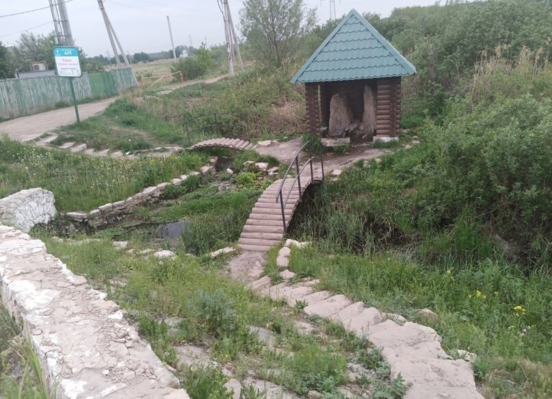 Вот так выглядит родник издалека (2фото)