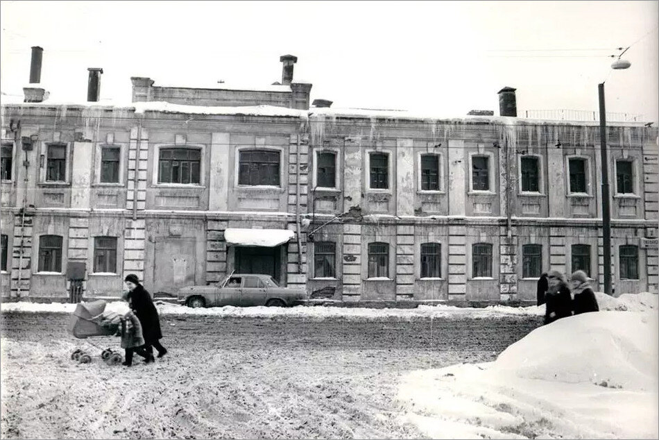 Тихвинская, 2. 1980-1985. Источник: сайт www.pastvu.com