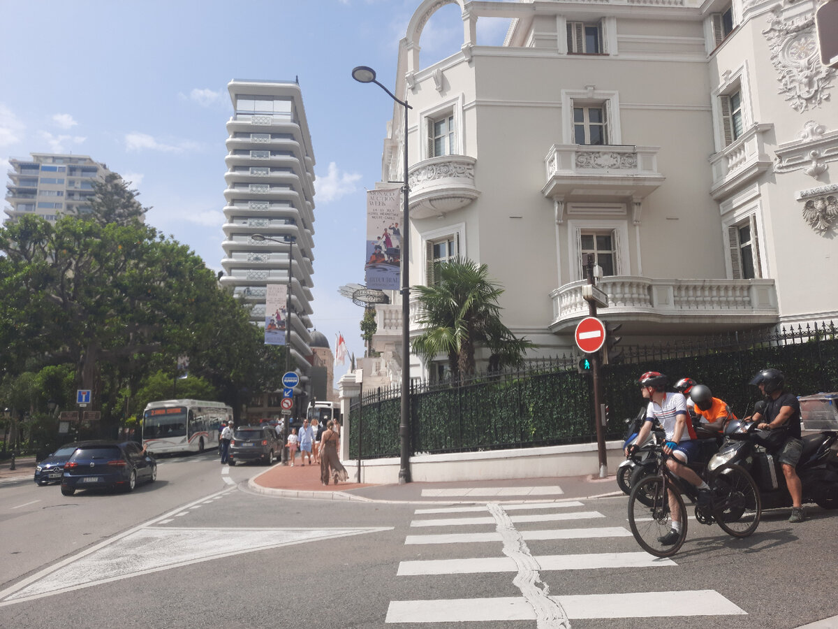 Улица в Монако  + 32 в тени