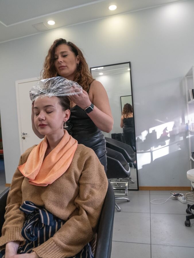 Юлия Степаненко. Арт-дирек﻿тор салона красоты ESTETIC CURLS, педагог школы Вектор эстетики. Колорист — эксперт по работе с кудрявыми волосами.