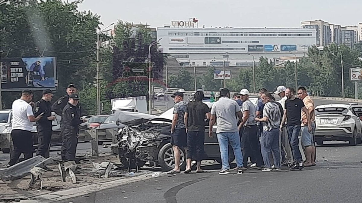 На Октябрьском мосту произошла жесткая авария | Проспект Мира | Дзен