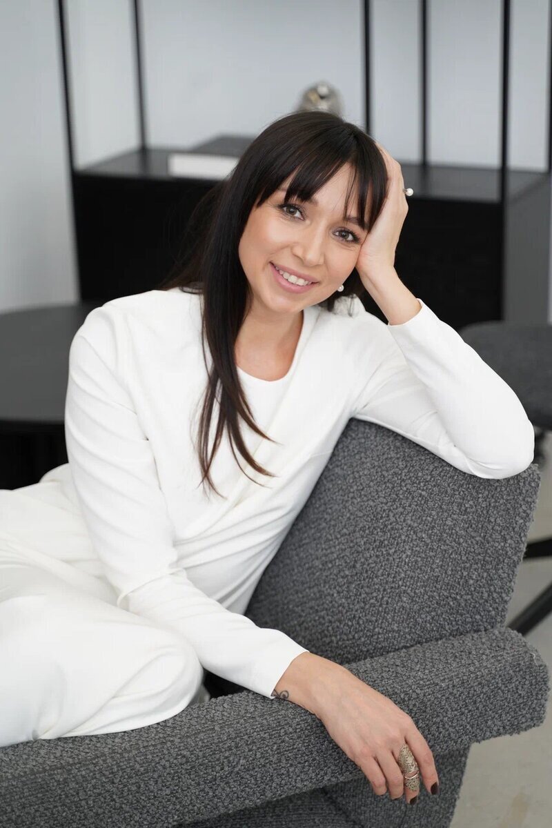 Наташа Бах, визажист. 