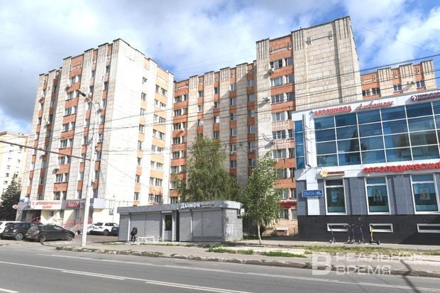 «Приехали некие люди, выкопали деревья, из детской песочницы привезли песок и поставили павильоны» Динар Фатыхов /realnoevremya.ru 